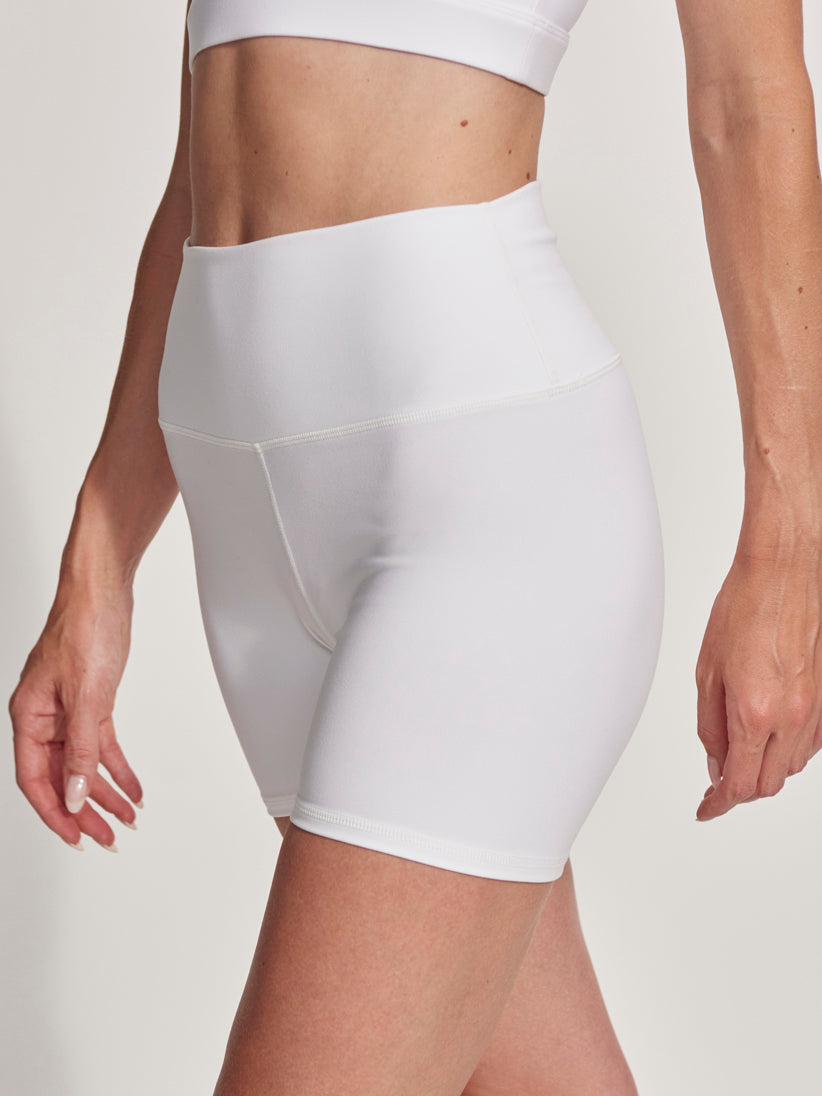 VARLEY Freesoft High Rise Short 4 White