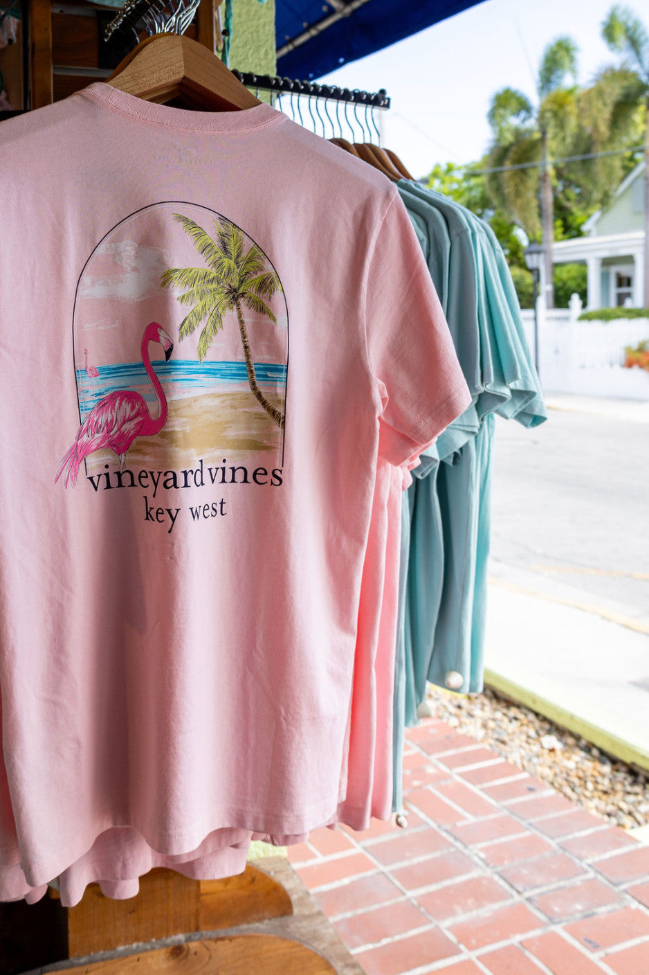 Vineyard Vines Flamingo Beach Scene Key West Pocket Tee SS Flamingo